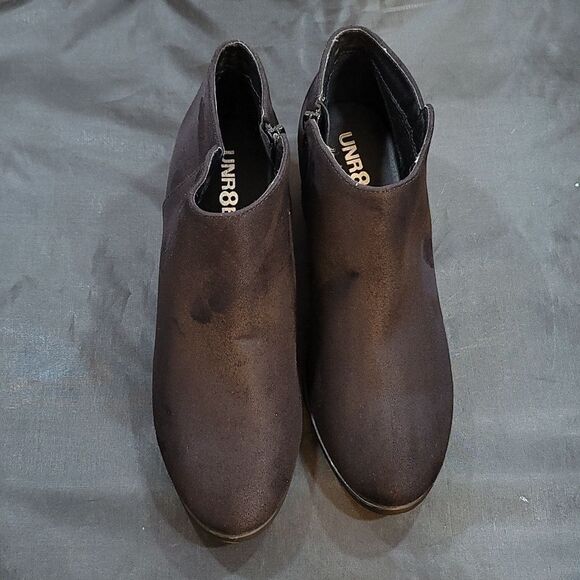 BRAND NEW UNR8ED SIDE ZIPPER +ROUND TOE ANKLE BOOTIE - Picture 2 of 15